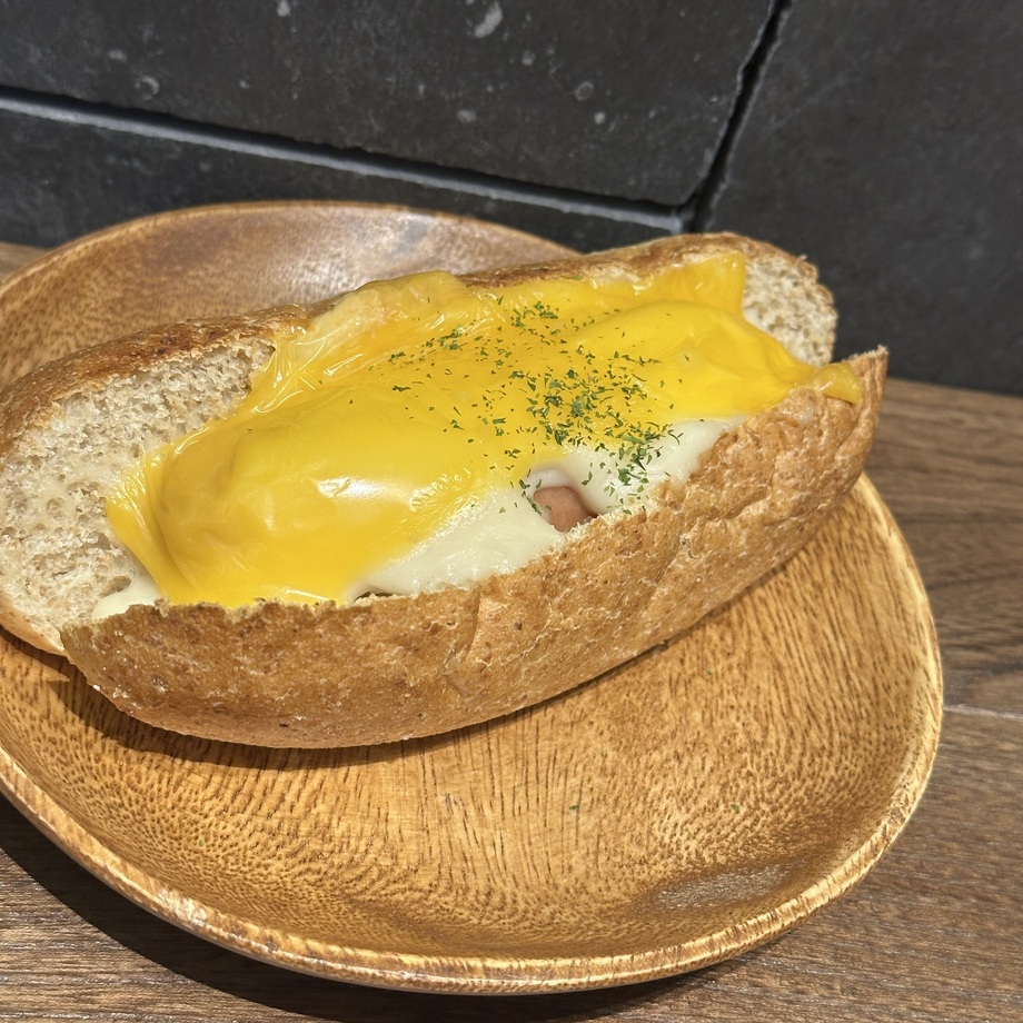 全粒粉パンのWチーズ🧀 グラタン風ホットドック