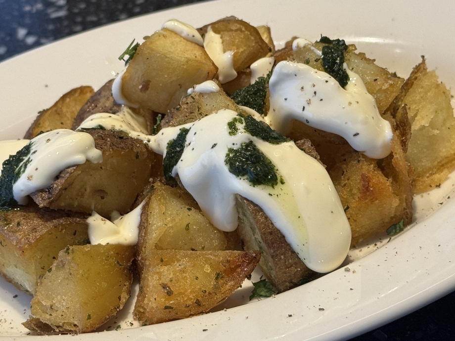 ガーリックポテト＆アイオリマヨネーズ　バジルソース