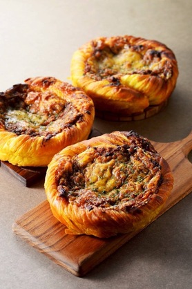 クロワッサンベーグル　(チーズカリー)