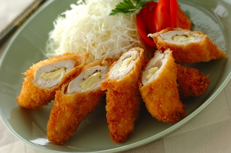 今日のフライ〈ささみチーズカツonトマトソース〉