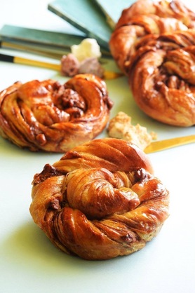 クロワッサンベーグル（シナモンくるみ）