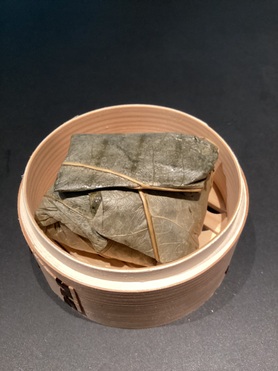 特製 ちまき（蓮の葉包み〕