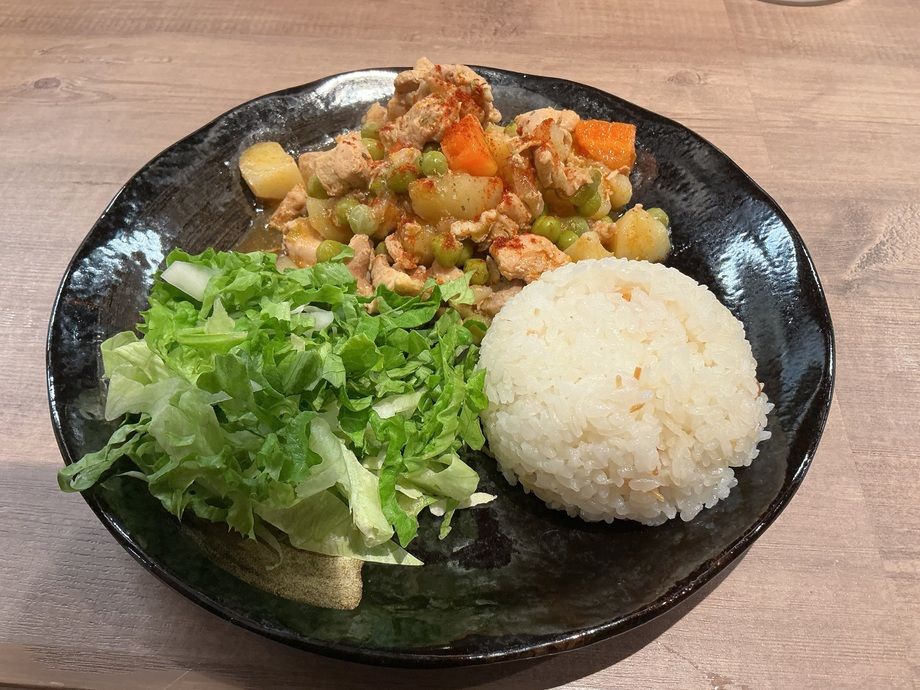 本日の日替わりランチ　ゼブゼリタヴックイェメーイ　zebzeli tabuk yemegi