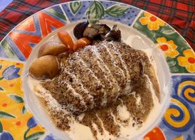 手ごねハンバーグ粒マスタードソースサラダ　スープ付