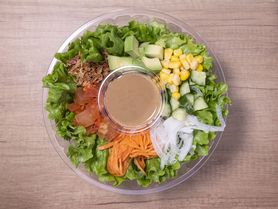 【どれだけ入れてもトッピング無料！】サラダMサイズ