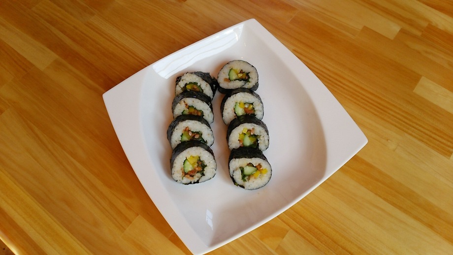 キンパ(韓国のり巻き) 梅納豆 (スープ付)