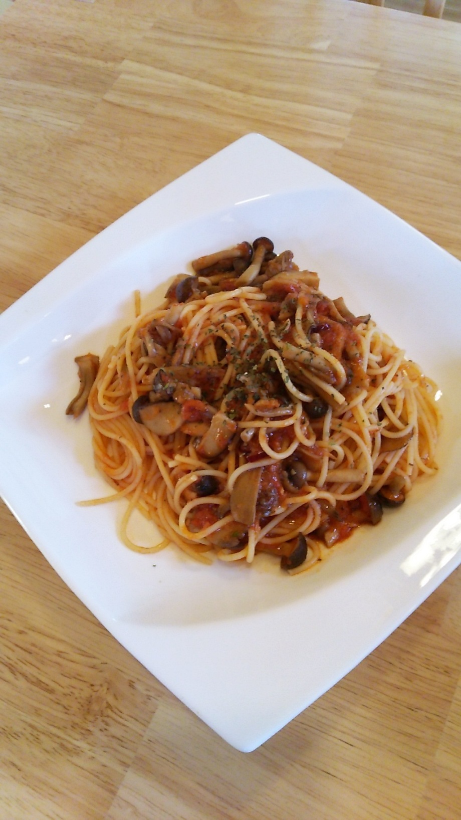 きのこのトマトソース パスタ