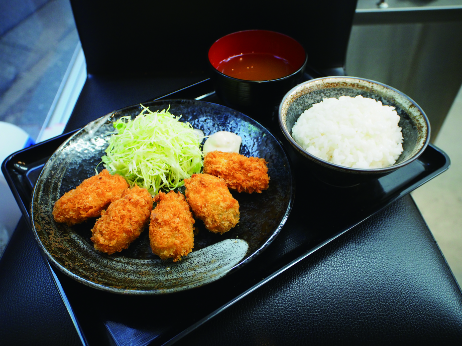 カキフライ定食（790円）