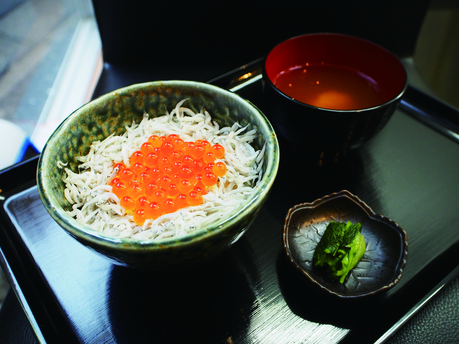 いくらしらす丼（950円）