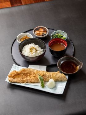 朝〆、活あなごの一本天麩羅定食