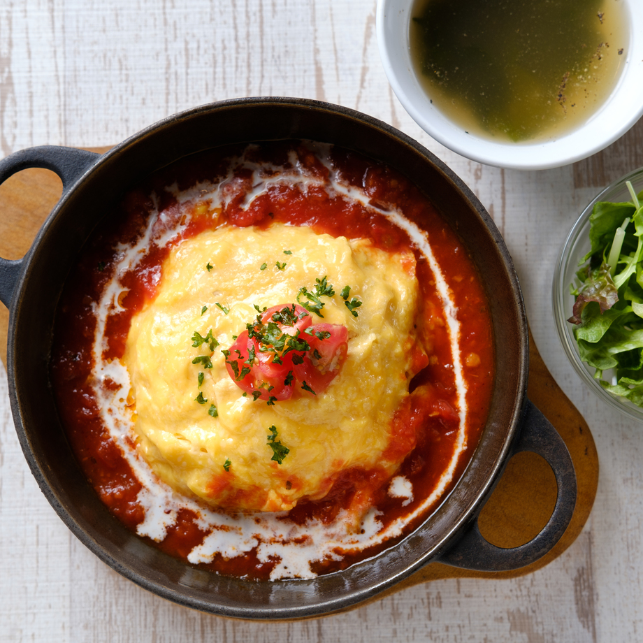 とろとろ半熟オムライス　トマトソース（850円）