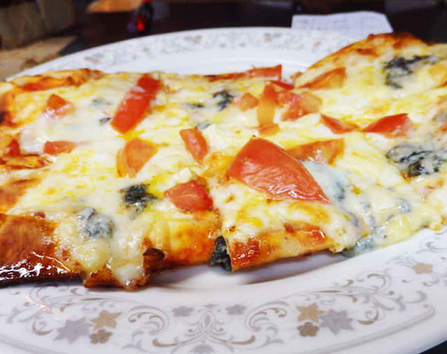 3種のチーズのピザ