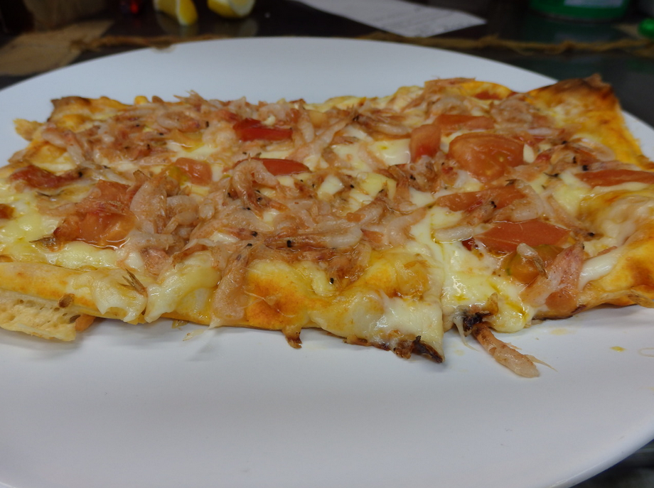 桜エビとトマトのピザ