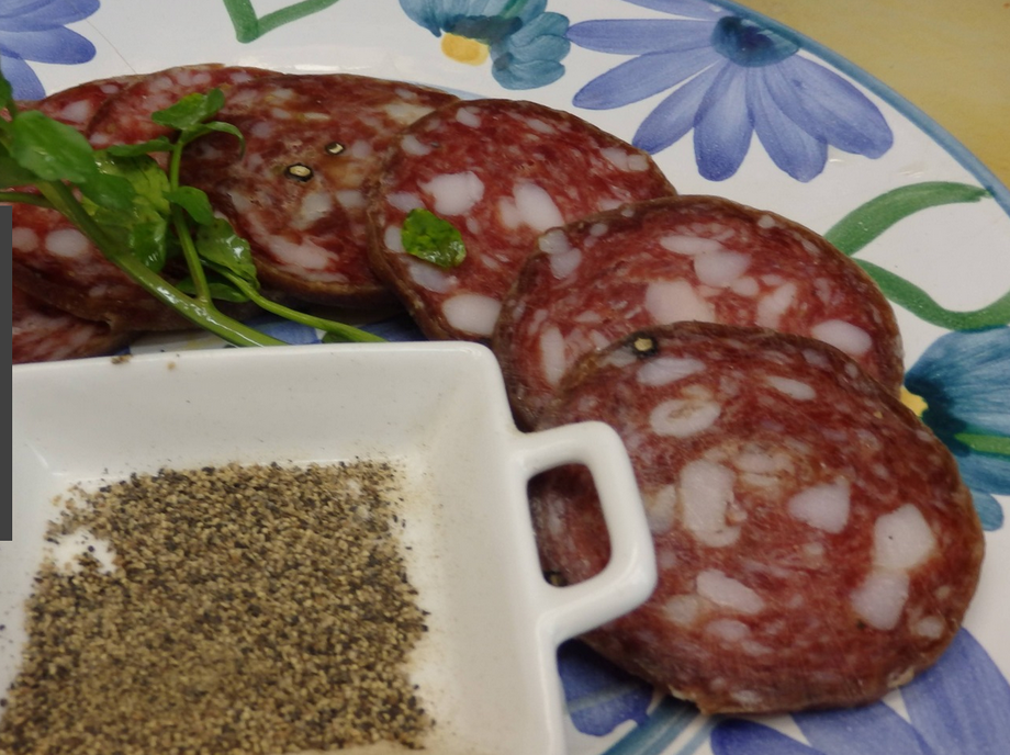 自家製ソーセージのザワークラウト添え