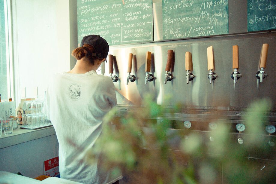 国内外のクラフトビール。主にアメリカ（￥830〜）