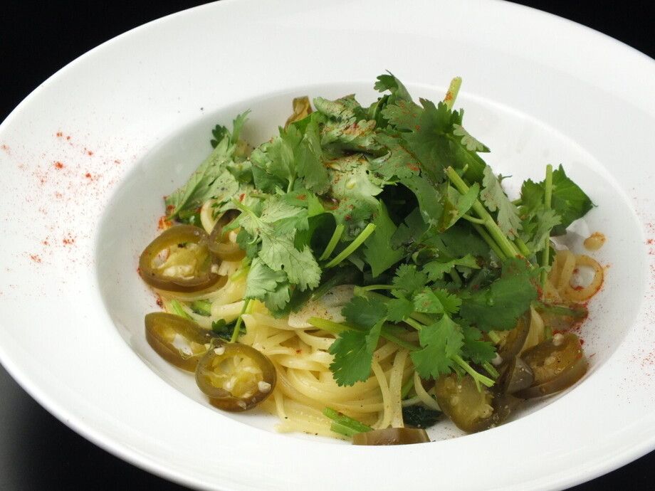 パクチーとハラペーニョのペペロンチーノ