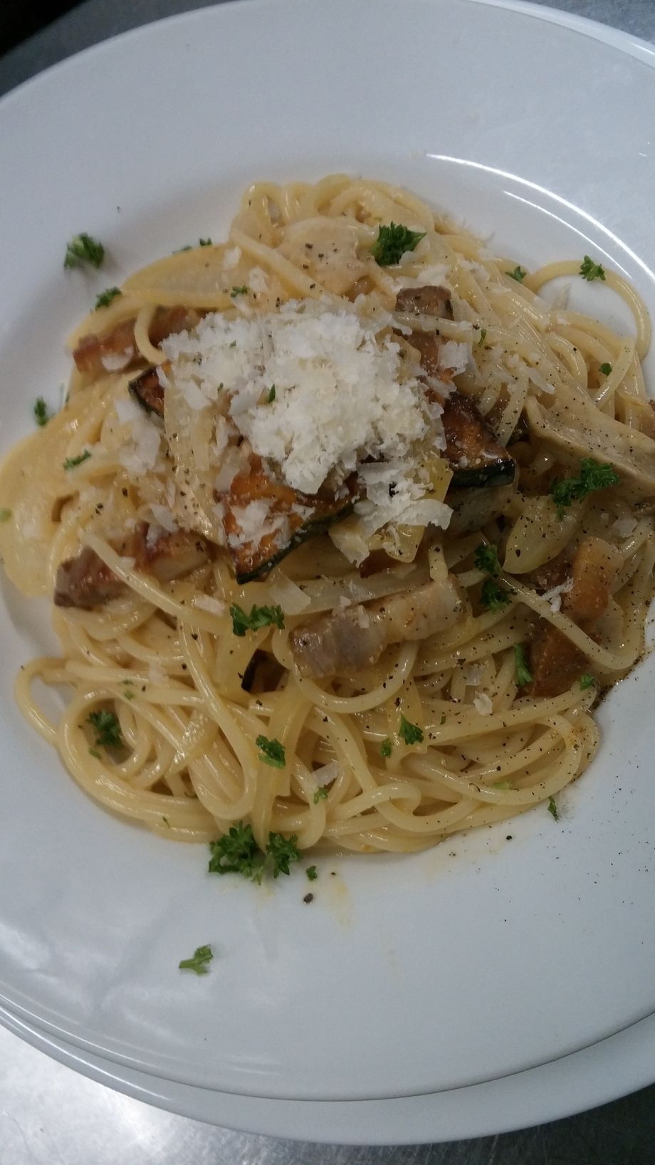 自家製ベーコンのカルボナーラ