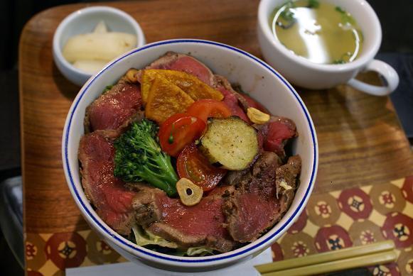 牛サーロインのステーキ丼