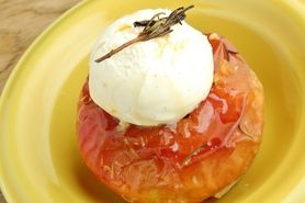 焼きリンゴローズマリーとハチミツ風味