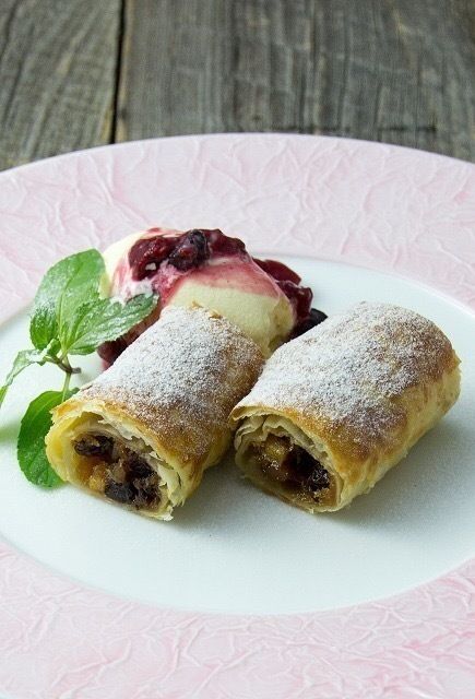 温かいリンゴのストゥルーデル（690）