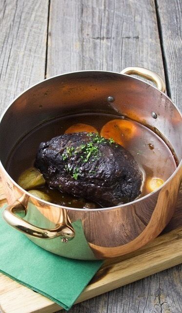 フランス産シャロレー牛の塊　銅鍋ブッフ・ブルギニヨン（2490）