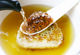 炙り味噌の焼きおにぎり茶漬け こだわりの出汁で