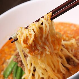 担々麺　 胡麻だけを使用して 辛味は自家製のラー油を。