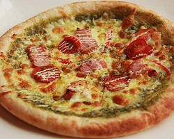 バジルベーコンピザ（980円）