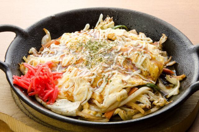 屋台風てっぱん焼きそば（819円）