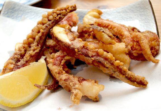 イカゲソ唐揚げ（580円）