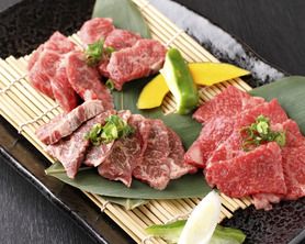 ◎焼き物　　　　　　　　上塩タン　　　　　　　　上厚切り塩タン　　　　　ハラミ　　　　　　　　　　ロース　　　　　　　　　　上カルビ　　　　　　　　　上ロース　　　　　　　　　特選ハラミ　　　　　　　　　特選カルビ　　　　　　　　特選ロース　　　　　　　　闇ハラミ　　　　　　　　イチボ　　　　　　　　　　　　ロース焼しゃぶ