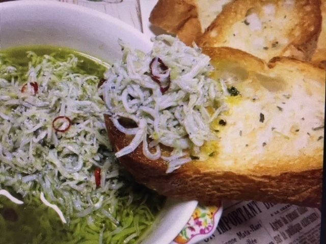 シラスと岩海苔のアヒージョ（680円）