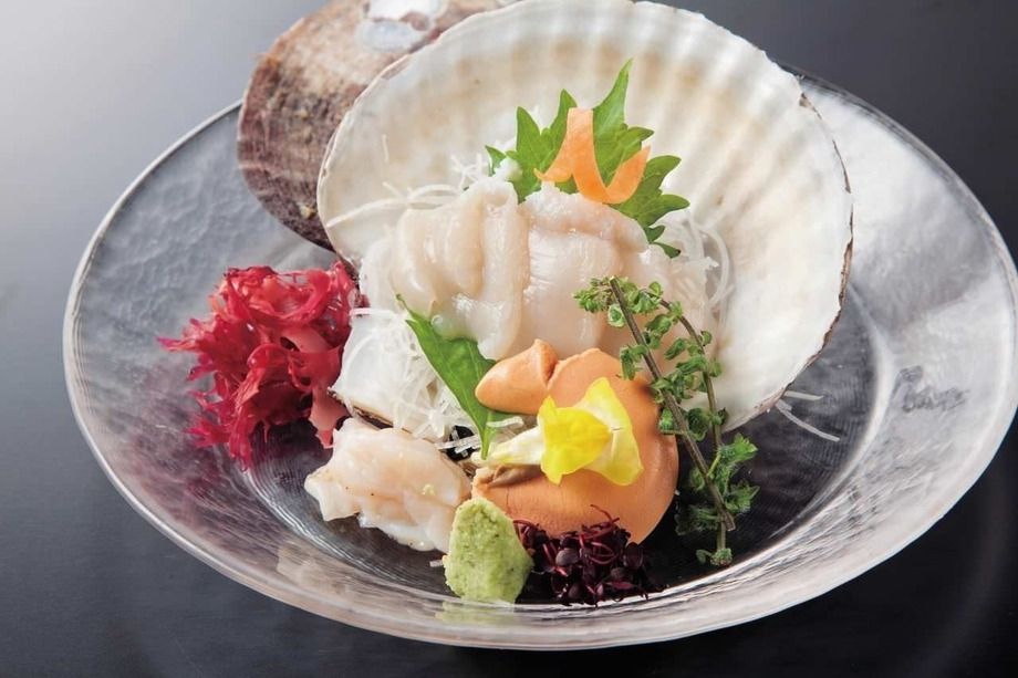 殻つきホタテ刺身　※青森（580円）