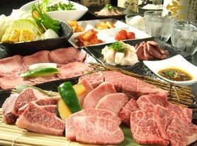 ◎部長コース　　　　　（飲み放題付）全13品　　　　　本日の一品/キムチ盛合せ/サラダ/上塩タン/上カルビ/上ハラミ/本日のお肉/ロース焼しゃぶ/ホルモン2種/焼野菜/ごはん/アイス　　　　　　　☆当店一番人気コース！