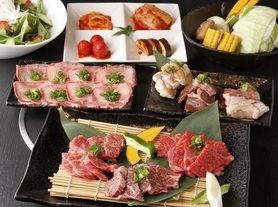 ◎課長コース　　　　　（飲み放題付）全14品　　本日の一品/キムチ盛合せ/サラダ/ねぎ塩タン/カルビ/ハラミ/本日のお肉/イベリコ豚のトントロ/四万十鶏のもも/ホルモン2種/焼野菜/ごはん/アイス