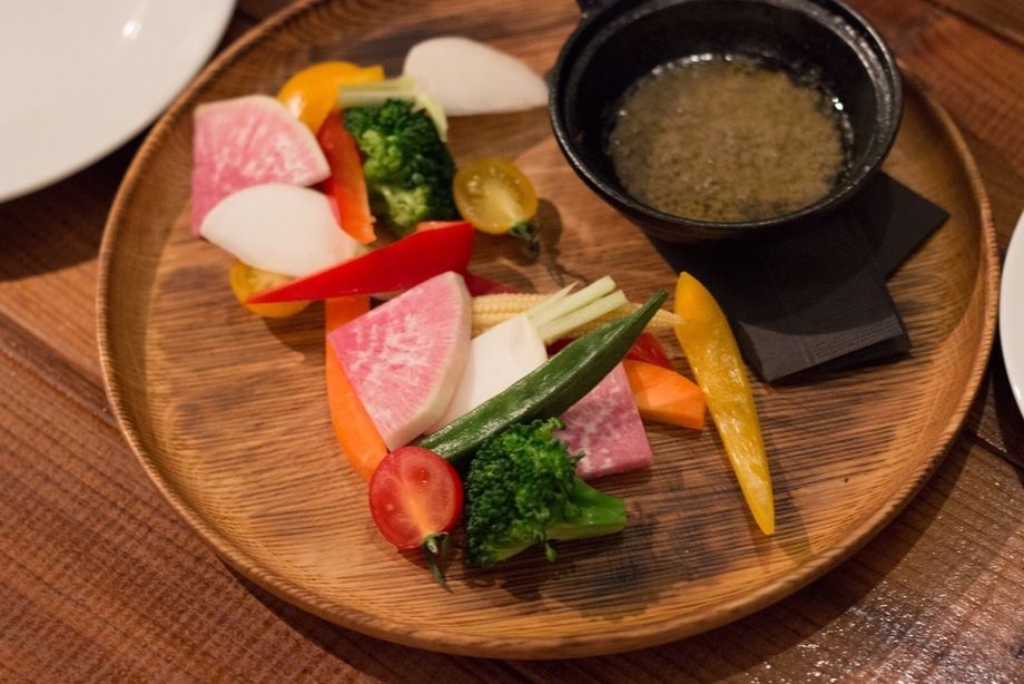 季節野菜とカニ味噌のバーニャカウダ