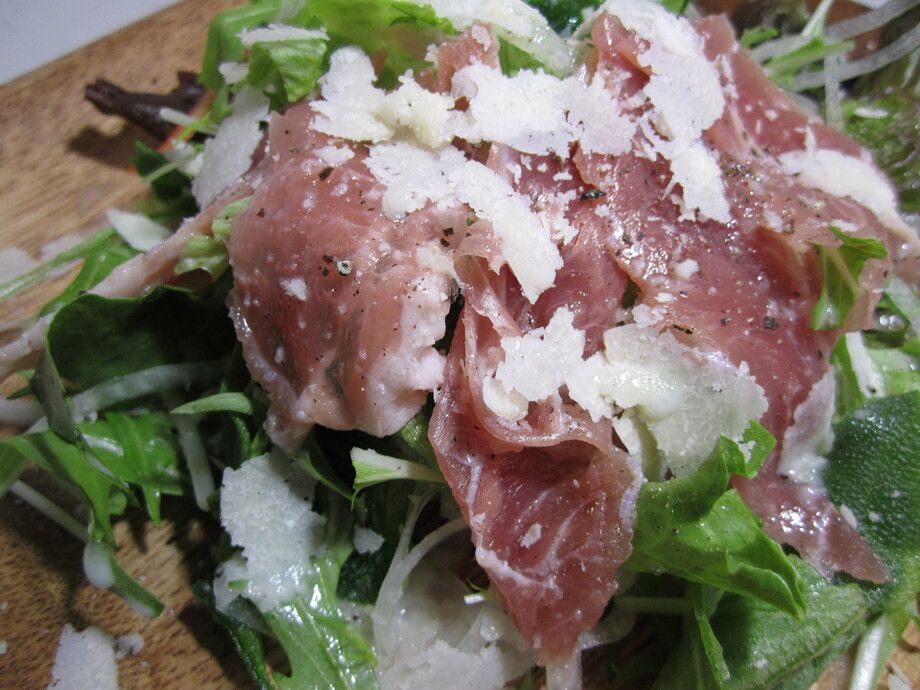 生ハムとチーズのサラダ（690）