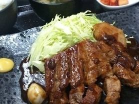 ◎ランチメニュー　　　　　　　堂島とんてき　200g　　　　　　堂島とんてき　300g　　　　　堂島とんてき　400g　　　　　元祖ホルモンうどん定食　　　　　焼肉定食　　　　　　　　　極・焼肉定食　　　　　　　☆定食はご飯・サラダ・一品・みそ汁付