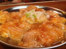 『超ホルモン』は肉厚で柔らかく、シコシコとした歯ごたえ