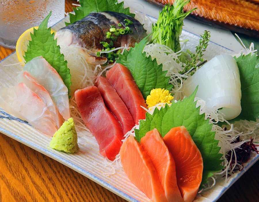 刺身 5種盛り （中トロ、カンパチ、炙り〆サバ、サーモン、紋甲イカ）