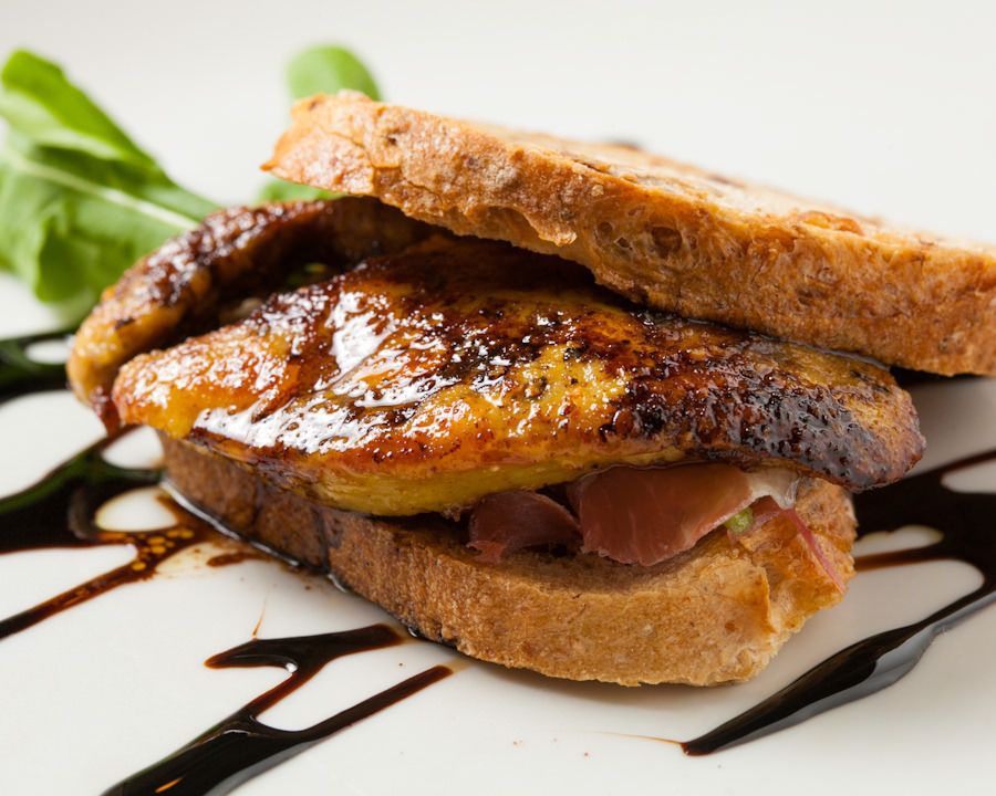 フォアグラのパニーニ　バルサミコソース