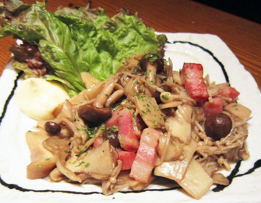 きのことベーコンのバター醤油炒め