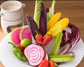鎌倉野菜のバーニャカウダー　アンチョビチーズフォンドゥ