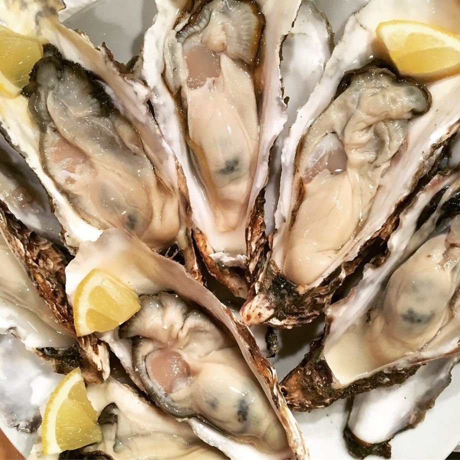 昆布森 生牡蠣    生、焼、蒸（1個350円・3個1000円）