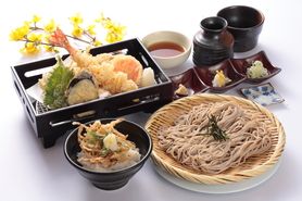 大海老天ざるそば かき揚げ天茶付き