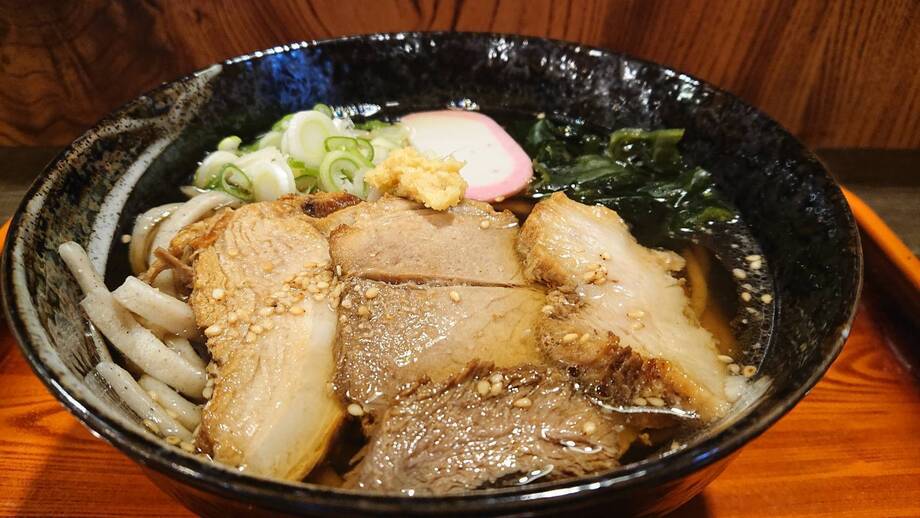 養老雑穀豚うどん（930円）