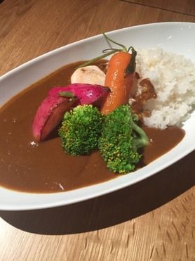 野菜のスパイシーカレー（食べ放題サラダビュッフェ付き）