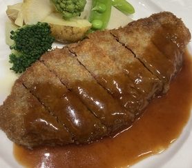 ビーフカツレツ　特製デミグラスソース