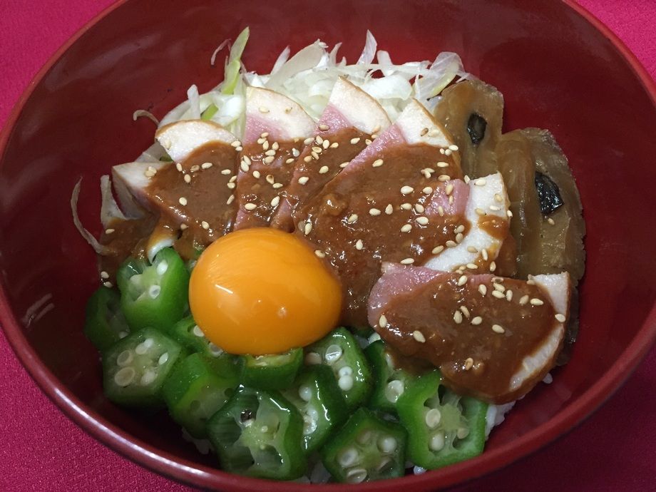菌丼(味噌ダレ)（620円）