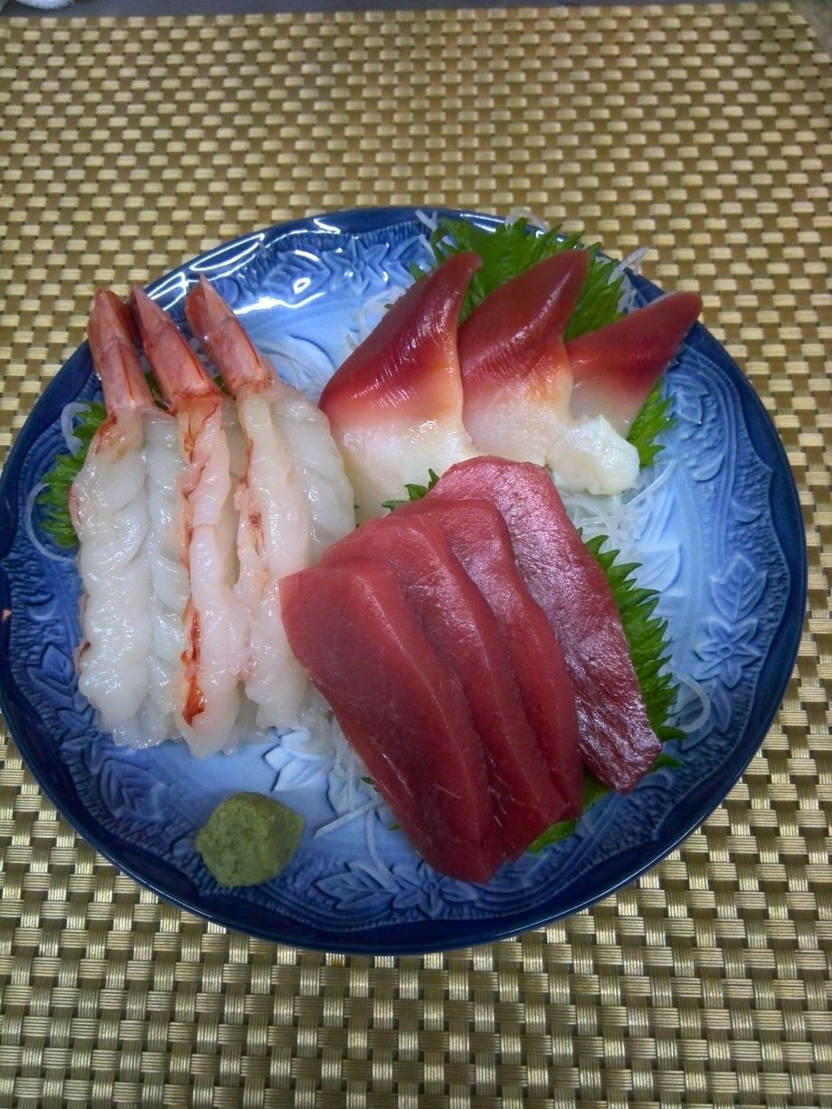 刺身の盛り合わせ（2人前）（2000円～各種）